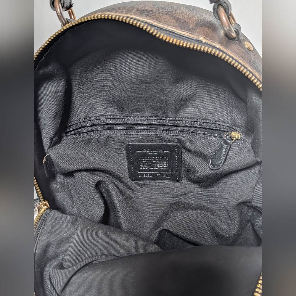 ✨ Coach Medium Backpack – Leather & Signature Canvas ✨ - Picture 8 of 10